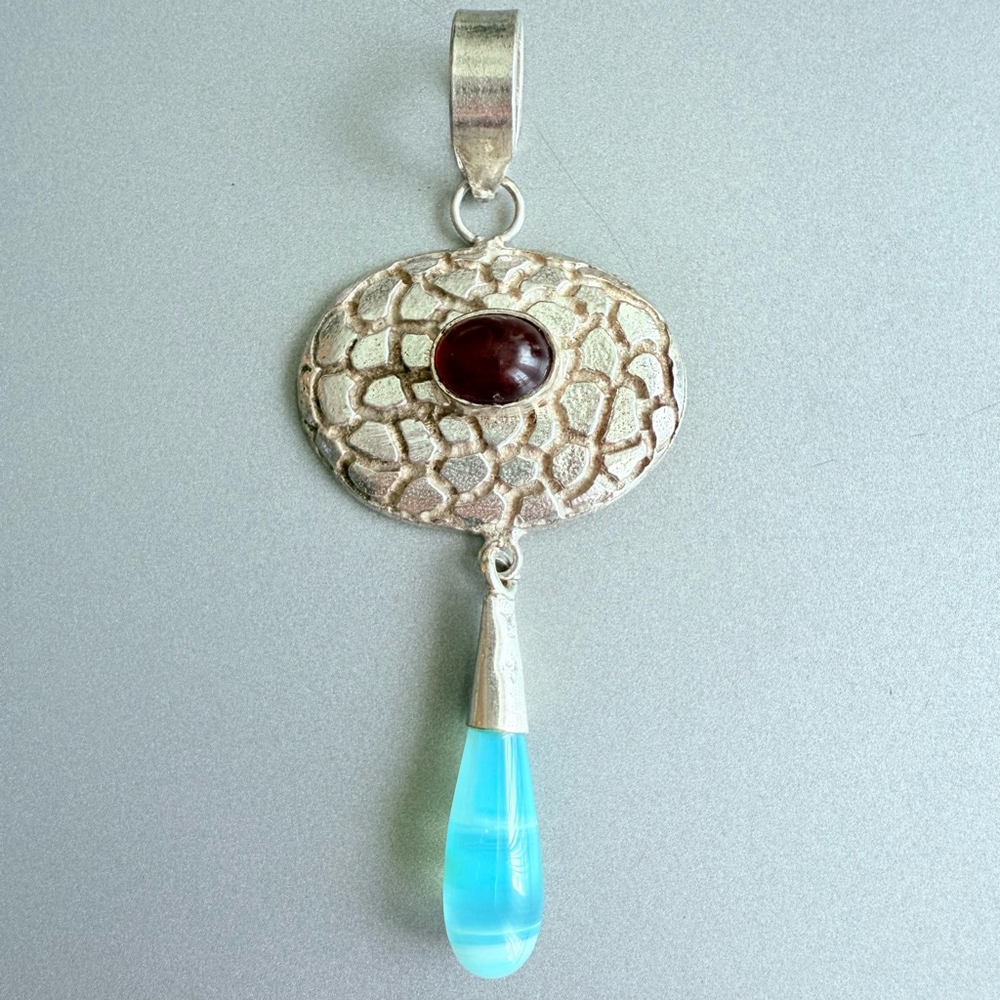Sterling Silver Blue Lace Agate & Garnet Cabochon Nugget Texture Pendant (1)